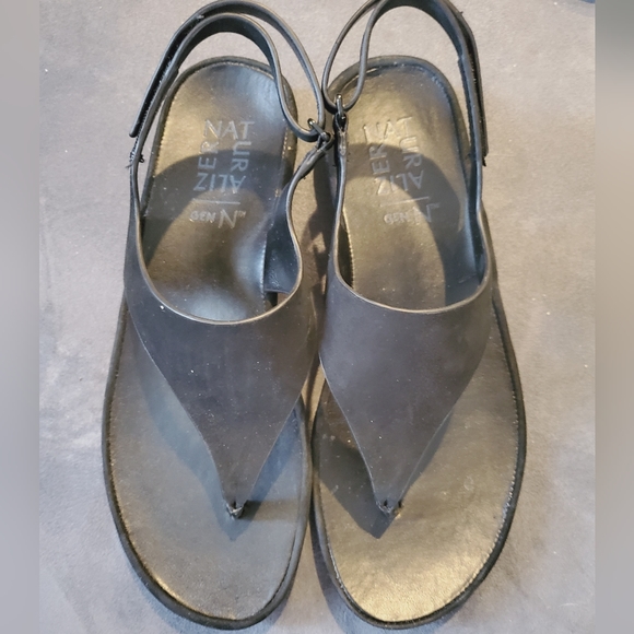 Naturalizer Gen Z size 7W Black Sandals - Picture 2 of 5